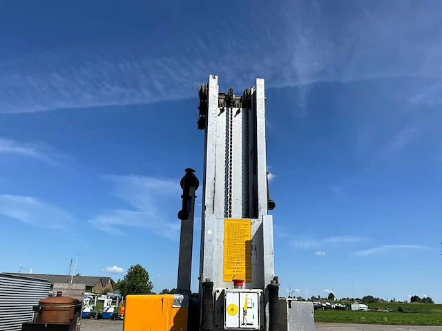 Grove verticale bouwlift/ masthoogwerker op accu - afbeelding 19 van  19