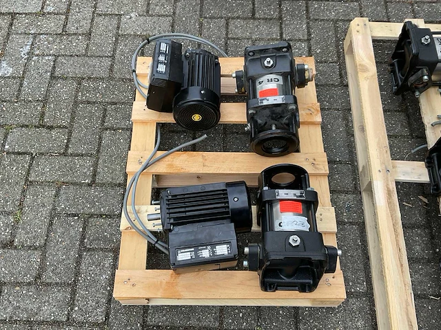 Grundfos cre 4-40 centrifugaal pomp (2x) - afbeelding 2 van  8