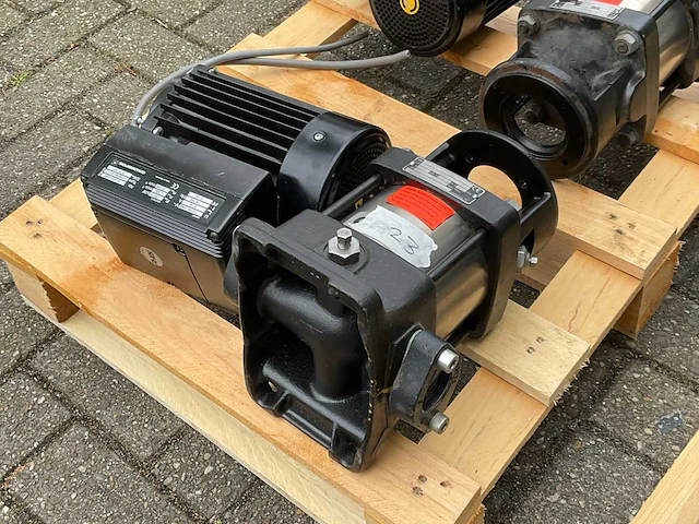 Grundfos cre 4-40 centrifugaal pomp (2x) - afbeelding 4 van  8
