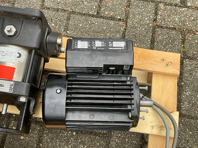 Grundfos cre 4-40 centrifugaal pomp (2x) - afbeelding 5 van  8