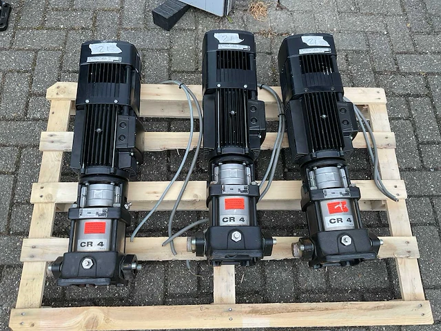 Grundfos cre 4-40 centrifugaal pomp (3x) - afbeelding 1 van  8