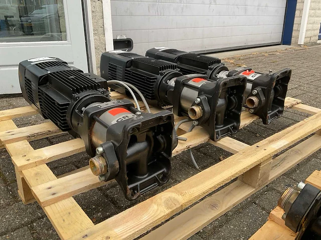 Grundfos cre 4-40 centrifugaal pomp (3x) - afbeelding 6 van  8