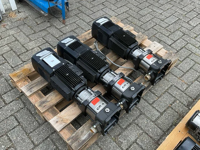 Grundfos cre 4-40 centrifugaal pomp (3x) - afbeelding 1 van  8