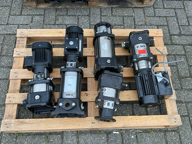 Grundfos cre 4-40 centrifugaal pomp divers (4x) - afbeelding 1 van  10