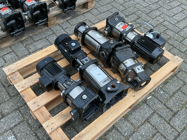 Grundfos cre 4-40 centrifugaal pomp divers (4x) - afbeelding 2 van  10