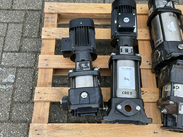 Grundfos cre 4-40 centrifugaal pomp divers (4x) - afbeelding 3 van  10