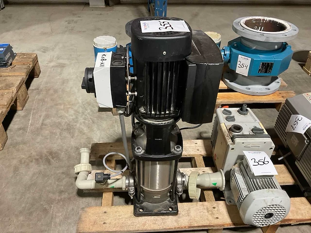 Grundfos crie3-10 a-ca-i-ehqqe circulatiepomp - afbeelding 1 van  3
