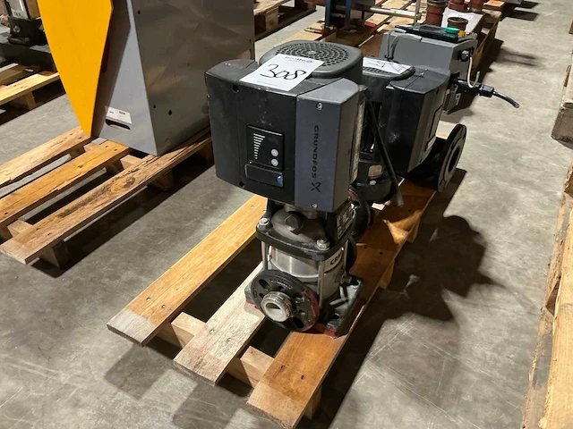 Grundfos crne3-5a-fgj-g-v-hqqv waterpomp - afbeelding 2 van  7