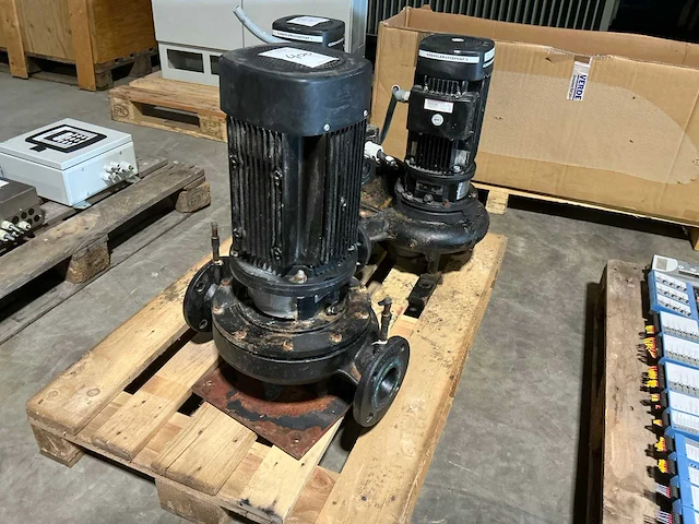 Grundfos tp65-240/4 a-f-a-baqe circulatiepomp unit dn65 - afbeelding 1 van  6