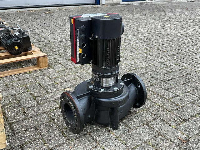 Grundfos tpe 100-60/4 elektrische circulatiepomp - afbeelding 1 van  7