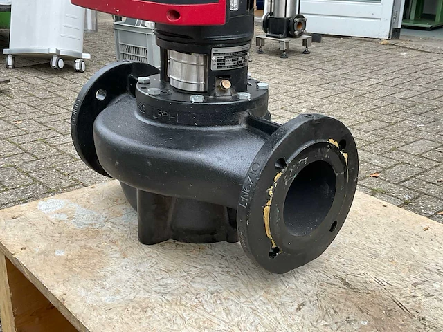 Grundfos tpe 100-60/4 elektrische circulatiepomp - afbeelding 4 van  8