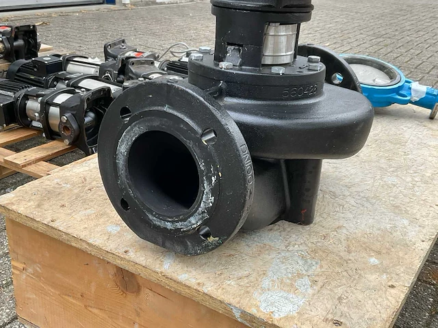 Grundfos tpe 100-60/4 elektrische circulatiepomp - afbeelding 6 van  8