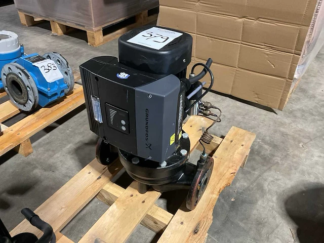 Grundfos tpe40-230/2-s a-f-a-bube pompunit dn100/pn16 - afbeelding 1 van  5