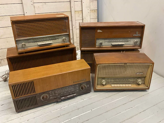 Grundig 2340 / 2147 / rf102 / 3040 antieke radio (6x) - afbeelding 1 van  13