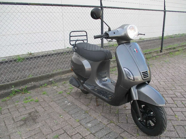 Gts - bromscooter - toscana dynamic injectie - scooter - afbeelding 7 van  11