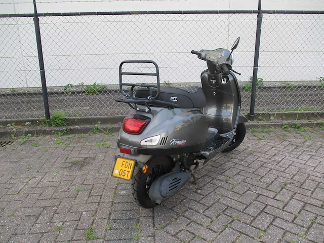 Gts - bromscooter - toscana dynamic injectie - scooter - afbeelding 9 van  11