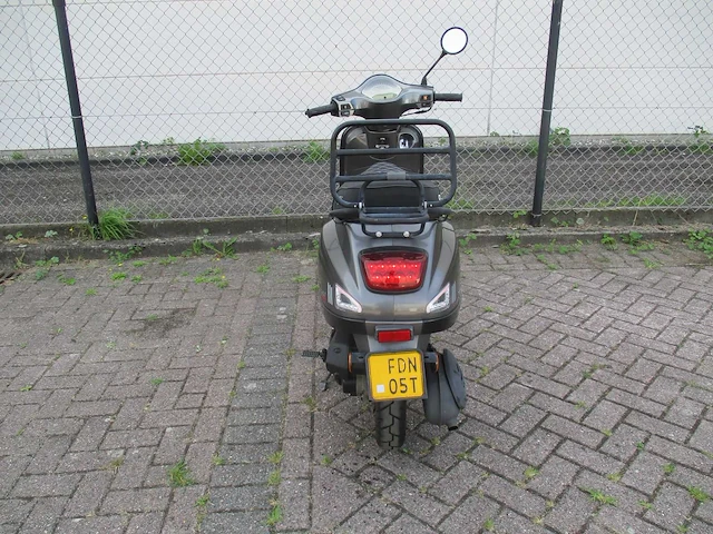Gts - bromscooter - toscana dynamic injectie - scooter - afbeelding 10 van  11