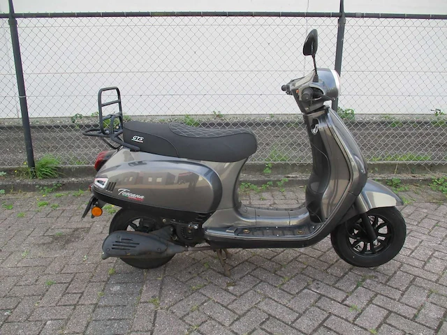 Gts - bromscooter - toscana dynamic injectie - scooter - afbeelding 8 van  11