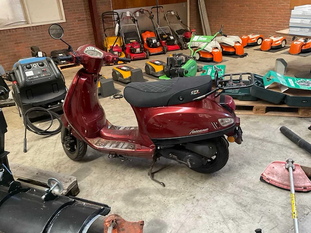 Gts - bromscooter - toscana pure - scooter - afbeelding 3 van  7