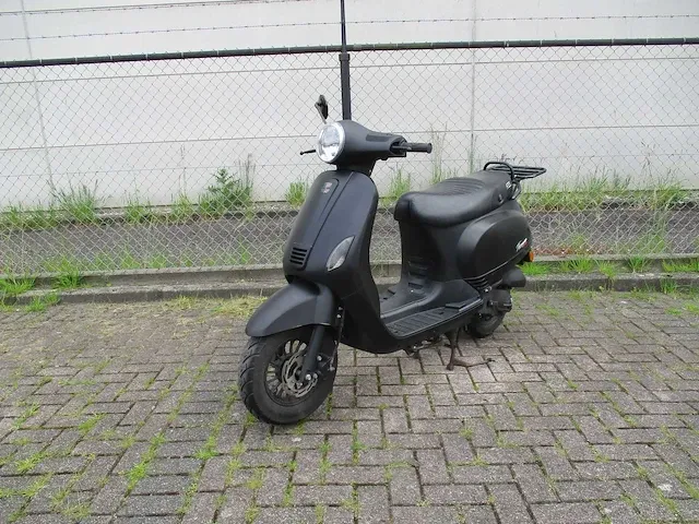 Gts - snorscooter - toscana riva pure - scooter - afbeelding 2 van  9