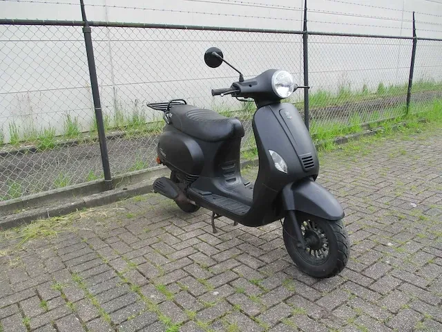 Gts - snorscooter - toscana riva pure - scooter - afbeelding 4 van  9