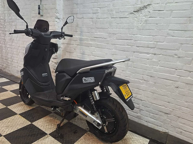 Gts e4 e-force elektrische bromscooter - afbeelding 4 van  10