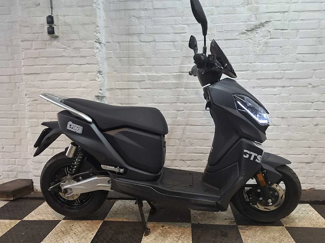 Gts e4 e-force elektrische bromscooter - afbeelding 7 van  10