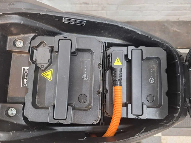 Gts e4 e-force elektrische bromscooter - afbeelding 9 van  10