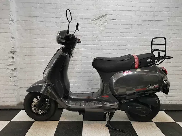 Gts toscana 45 km bromscooter 4takt - afbeelding 1 van  7