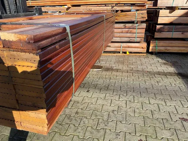 Guayana teak hardhouten vlonderplanken 27x145mm, lengte 275cm (115x) - afbeelding 2 van  3