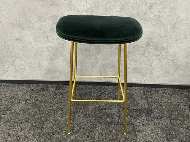 Gubi beetle - barkruk 75cm messing-velvet dark green - ongebruikt (10x) - afbeelding 4 van  11