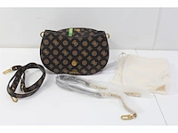 Guess schoudertas kuba tri compartment flap shoulder bag mocha logo donkerbruin - afbeelding 4 van  5