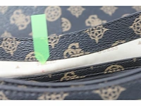 Guess schoudertas kuba tri compartment flap shoulder bag mocha logo donkerbruin - afbeelding 5 van  5