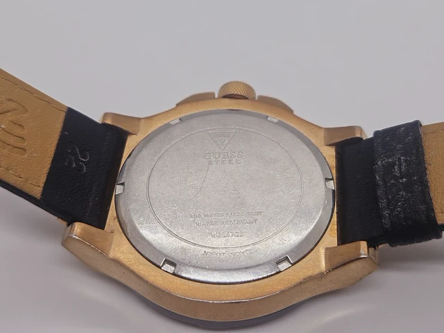 Guess steel herenhorloge met guilloche wijzerplaat - afbeelding 8 van  8