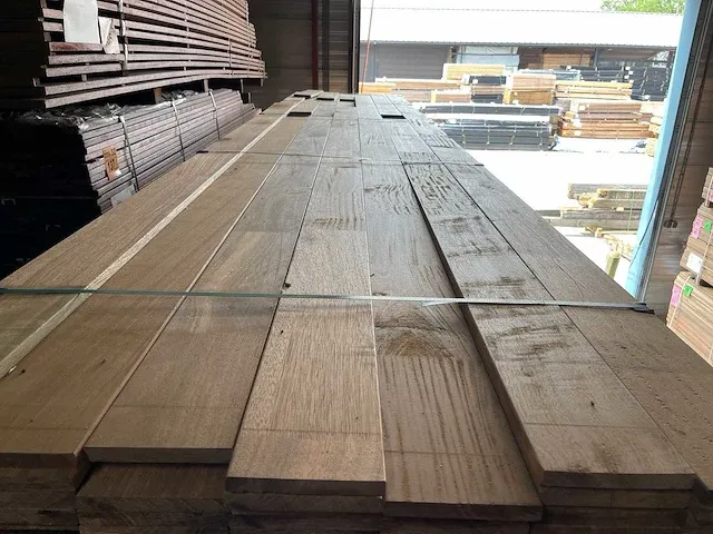 Guyana ipé hardhouten planken geschaafd 18x140mm, lengte 500cm (70x) - afbeelding 1 van  3