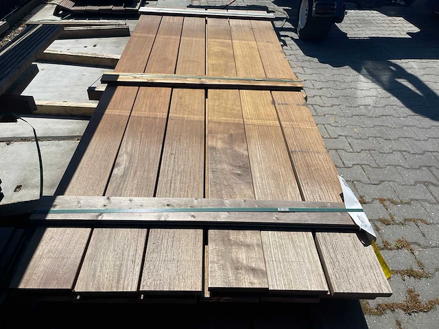 Guyana ipé hardhouten planken geschaafd 21x145mm, lengte 12/215cm, 7/245cm (19x) - afbeelding 1 van  3