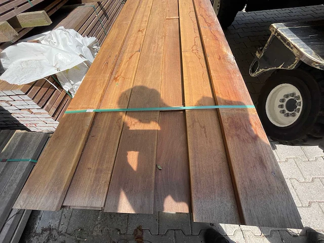 Guyana ipé hardhouten planken geschaafd 21x145mm, lengte 275cm (55x) - afbeelding 1 van  3