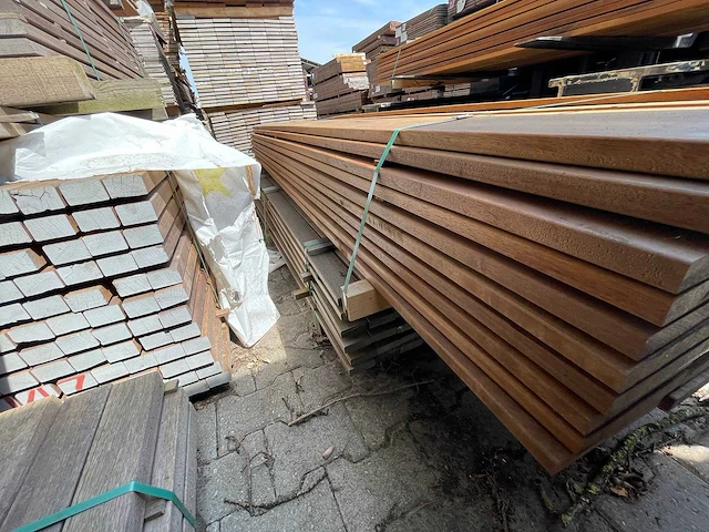 Guyana ipé hardhouten planken geschaafd 21x145mm, lengte 275cm (55x) - afbeelding 2 van  3