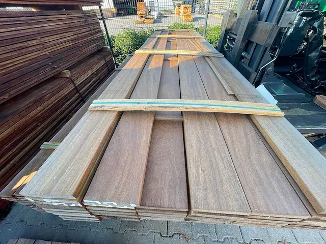 Guyana ipé hardhouten planken geschaafd 21x145mm, lengte 365cm (55x) - afbeelding 1 van  3
