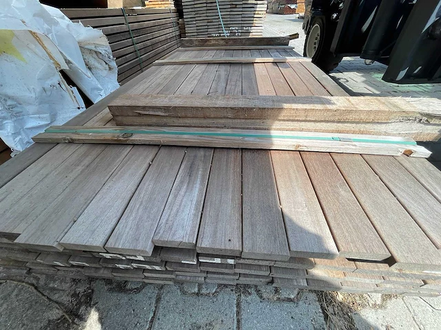 Guyana ipé hardhouten planken geschaafd 21x70mm, lengte 15/245cm 45/215cm 15/185cm (75x) - afbeelding 1 van  3