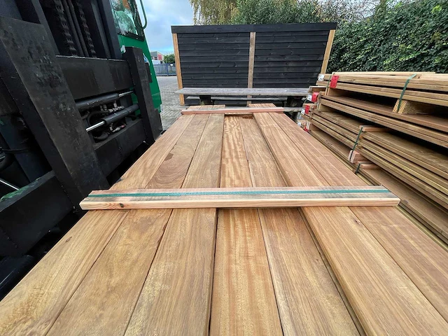 Guyana ipé hardhouten planken geschaafd 21x90mm, lengte 245cm (28x) - afbeelding 1 van  3