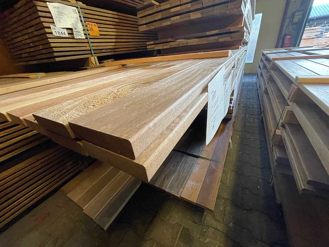 Guyana ipé hardhouten planken geschaafd 21x90mm, lengte 365-490cm (124x) - afbeelding 2 van  3