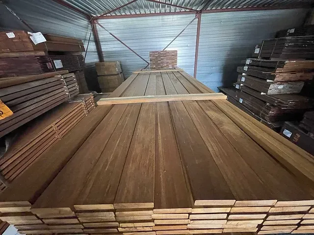 Guyana ipé hardhouten planken geschaafd 21x90mm, lengte 80/185cm 54/275cm (134x) - afbeelding 1 van  3