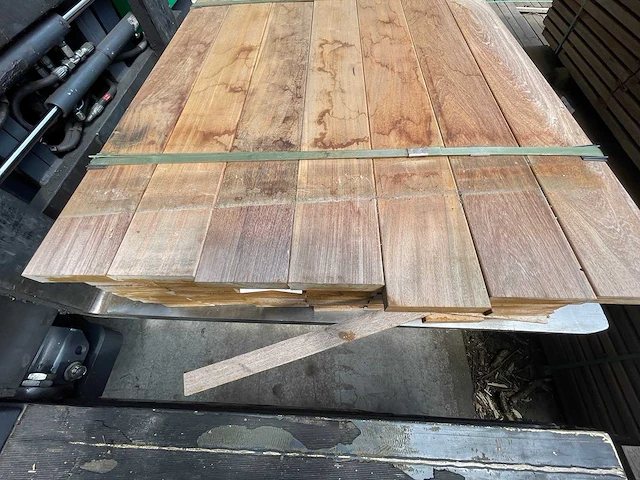 Guyana ipé hardhouten planken geschaafd 25x120mm, lengte 121/65cm 21/125cm (142x) - afbeelding 1 van  3
