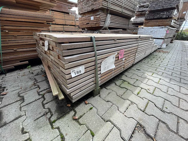 Guyana ipé hardhouten planken geschaafd 25x90mm, lengte 185-400cm (140x) - afbeelding 2 van  3