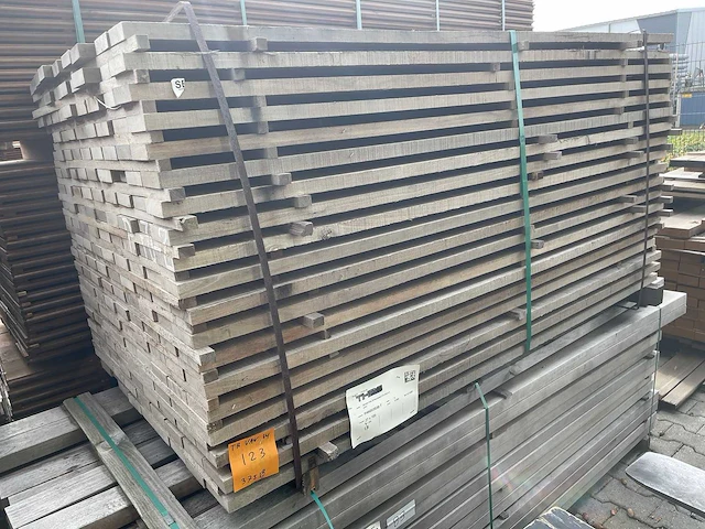 Guyana ipé planken fijnbezaagd 1850x105x27mm (171x) - afbeelding 2 van  3