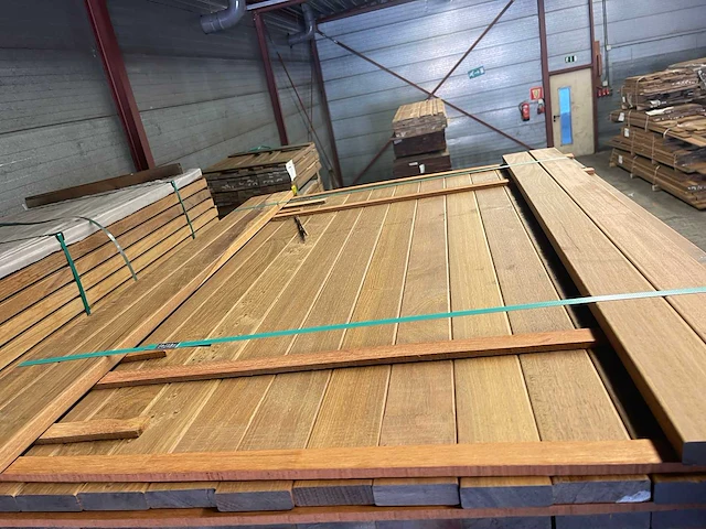 Guyana ipé planken geschaafd 1250x70x21mm (158x) - afbeelding 1 van  3