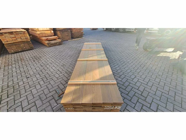 Guyana ipé prime hardhouten planken 21x145mm, lengte 395cm (154x) - afbeelding 1 van  3