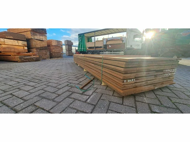 Guyana ipé prime hardhouten planken 21x145mm, lengte 395cm (154x) - afbeelding 2 van  3