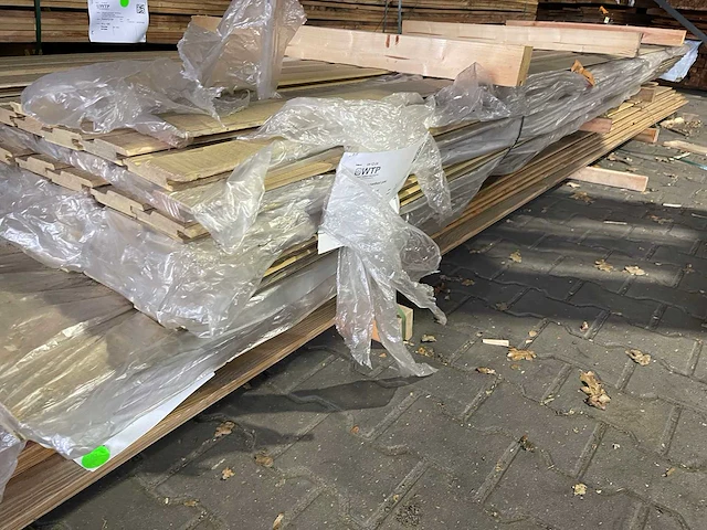Guyana ipé voorvergrijsd gecoate planken 21x97mm, lengte 365-460cm (89x) - afbeelding 2 van  3